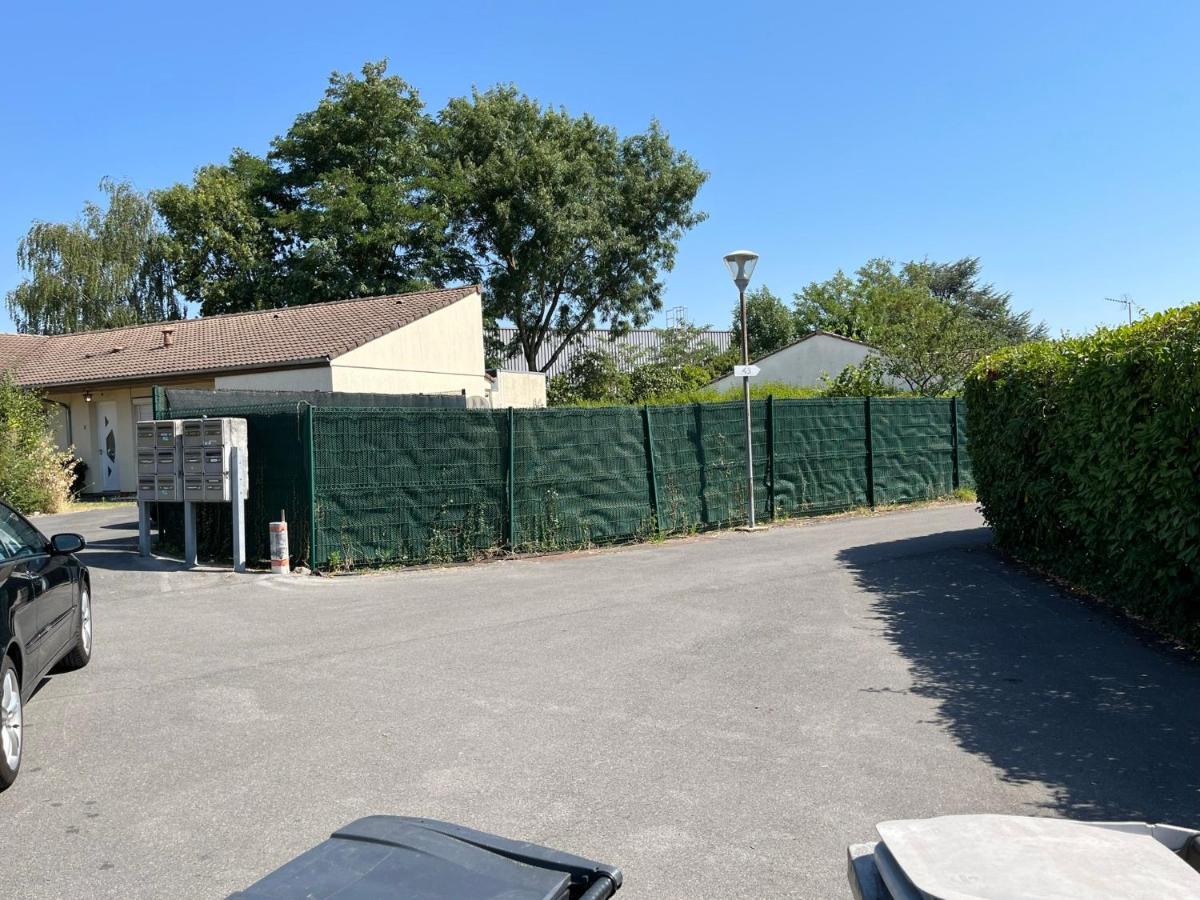 Les Pleiades Villa Noisy-le-Grand Buitenkant foto